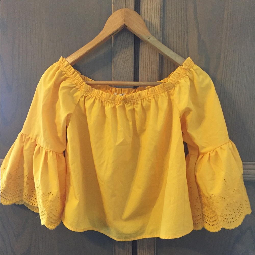 🌻sunshine off shoulder top Rockin bell sleeves